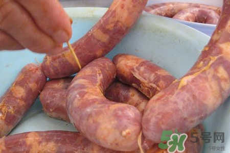 灌香腸一斤肉放多少鹽？10斤肉灌香腸放多少鹽？