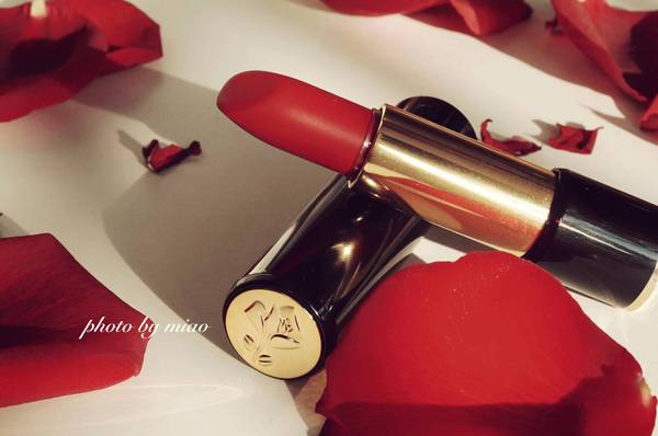 蘭蔻菁純絲絨唇膏290多少錢？蘭蔻菁純絲絨唇膏290專柜價格