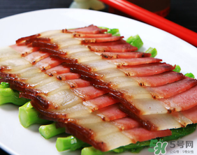 腌肉發(fā)霉了還能吃嗎？腌肉長霉怎么辦？