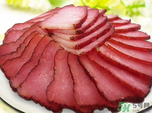 腌肉發(fā)霉了還能吃嗎？腌肉長霉怎么辦？