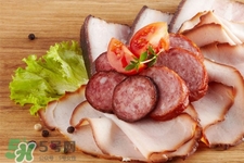 炒臘腸要先煮熟嗎？臘腸需要先煮再炒菜嗎？