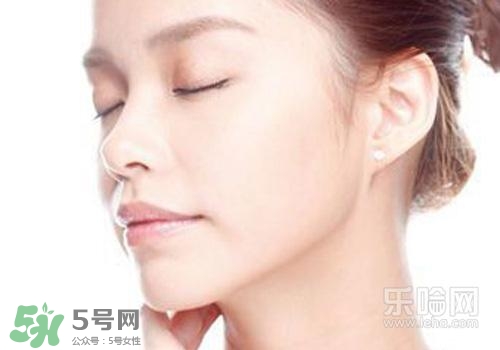 敷面膜后皮膚緊繃是怎么回事？敷面膜皮膚緊繃怎么辦？