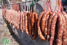 臘腸是曬干好還是風(fēng)干好？臘腸是曬干好還是陰干好？