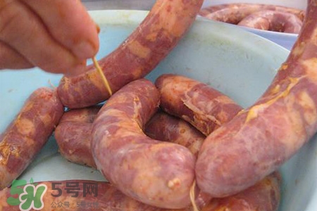 臘腸是曬干好還是風(fēng)干好？臘腸是曬干好還是陰干好？
