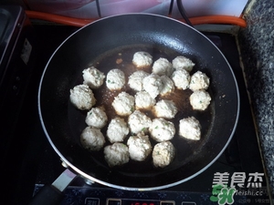 肉丸子可以用面粉嗎？肉丸子用什么粉？