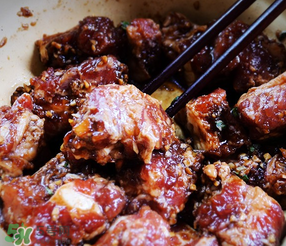 腌排骨要多長(zhǎng)時(shí)間？腌排骨要放多長(zhǎng)時(shí)間？