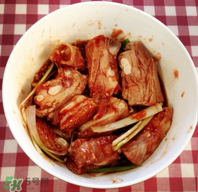 腌排骨要多長(zhǎng)時(shí)間？腌排骨要放多長(zhǎng)時(shí)間？