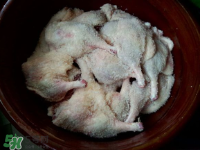 腌鴨腿放多少鹽？腌鴨腿要多少鹽一斤？