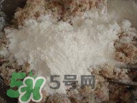 做藕丸子要放多少鹽？一斤藕做藕圓子放多少鹽合適？