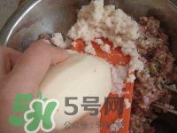 做藕丸子要放多少鹽？一斤藕做藕圓子放多少鹽合適？