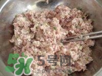 做藕丸子要放多少鹽？一斤藕做藕圓子放多少鹽合適？