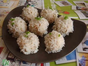 一斤糯米可以做多少個(gè)糯米丸子？一斤糯米可以做多少糯米圓子？