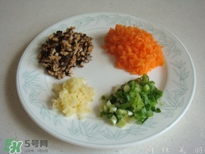 一斤糯米可以做多少個(gè)糯米丸子？一斤糯米可以做多少糯米圓子？