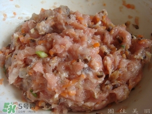 一斤糯米可以做多少個(gè)糯米丸子？一斤糯米可以做多少糯米圓子？