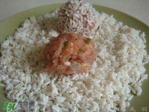 一斤糯米可以做多少個(gè)糯米丸子？一斤糯米可以做多少糯米圓子？