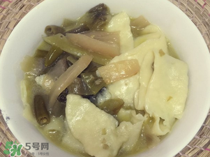 酸菜臭了還能吃嗎？酸菜臭了對(duì)身體有害嗎？