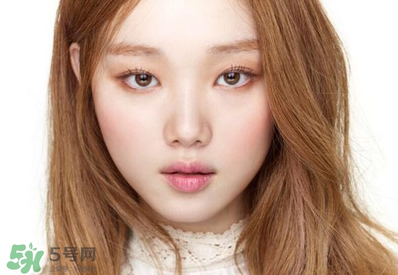 李圣經(jīng)妝容怎么化？李圣經(jīng)仿妝教程