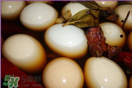 腌雞蛋要加料酒嗎？腌雞蛋時放料酒行嗎？