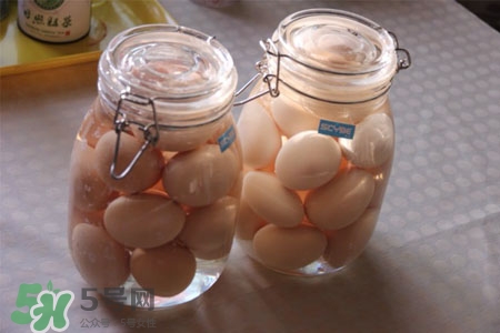 腌咸雞蛋一斤放多少鹽？腌咸雞蛋10斤需多少鹽？