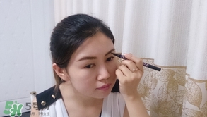 液體眉筆怎么用？液體眉筆使用方法