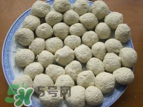 豆腐丸子散了怎么辦？豆腐丸子怎么做不散？