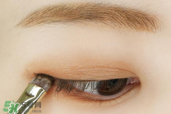 李圣經(jīng)妝容怎么化？李圣經(jīng)仿妝教程