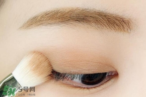 李圣經(jīng)妝容怎么化？李圣經(jīng)仿妝教程