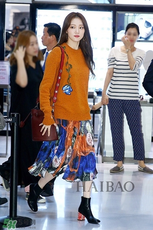 李圣經(jīng)的包包什么牌子？李圣經(jīng)包包同款