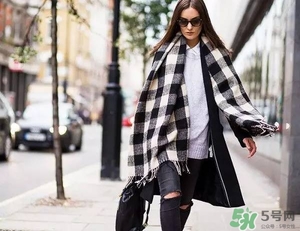 2017年圍巾流行怎么搭？2017年圍巾流行趨勢(shì)