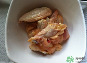 腌雞肉用什么調(diào)料？雞肉用什么腌制？