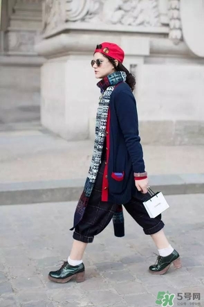 2017年圍巾流行怎么搭？2017年圍巾流行趨勢(shì)