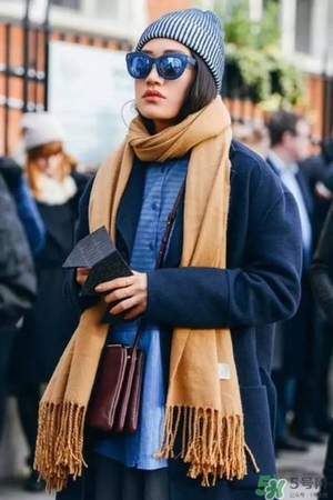 2017年圍巾流行怎么搭？2017年圍巾流行趨勢(shì)