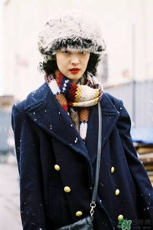 2017年圍巾流行怎么搭？2017年圍巾流行趨勢(shì)