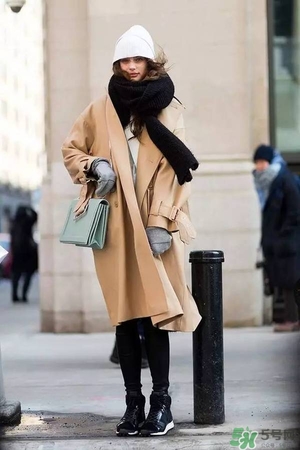 2017年圍巾流行怎么搭？2017年圍巾流行趨勢(shì)