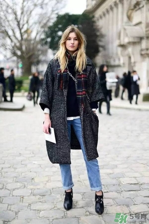 2017年圍巾流行怎么搭？2017年圍巾流行趨勢(shì)