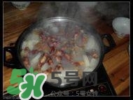 臘豬腳燉什么好吃？臘豬蹄燉什么好吃？