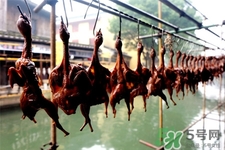 臘雞下雨天怎么辦？臘雞下雨天會(huì)變質(zhì)嗎？