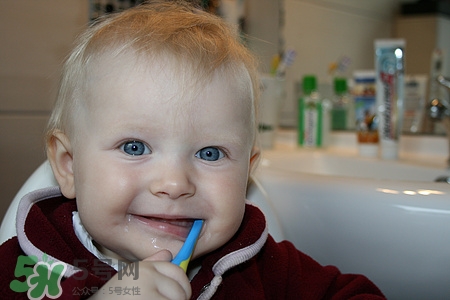 換牙期間可以刷牙嗎?期間怎么刷牙呢