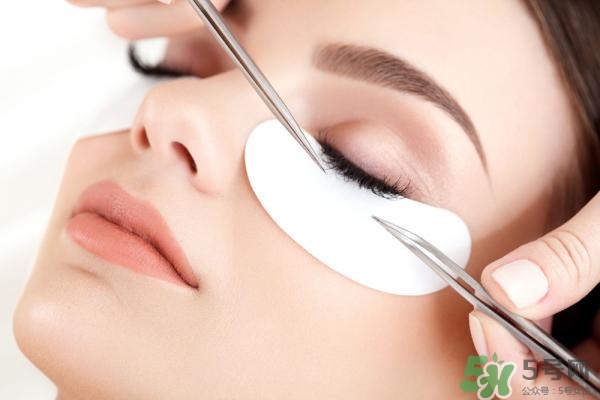 去魚(yú)尾紋的眼霜哪種好？魚(yú)尾紋用什么眼霜好？