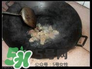 臘豬腳燉什么好吃？臘豬蹄燉什么好吃？