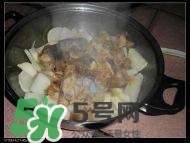 臘豬腳燉什么好吃？臘豬蹄燉什么好吃？