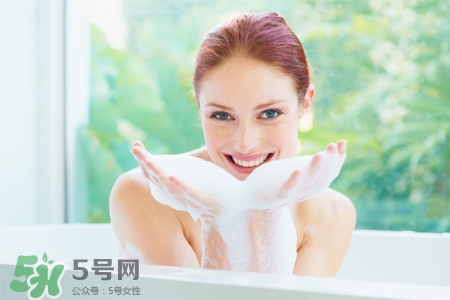 冬天洗澡水溫60度行嗎？60度的水可以洗澡嗎？