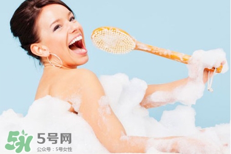 冬天洗澡水溫60度行嗎？60度的水可以洗澡嗎？