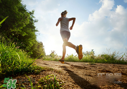 冬天早上幾點(diǎn)起來(lái)跑步最好？冬天早上起來(lái)跑步好嗎？