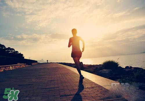 冬天早上幾點(diǎn)起來(lái)跑步最好？冬天早上起來(lái)跑步好嗎？