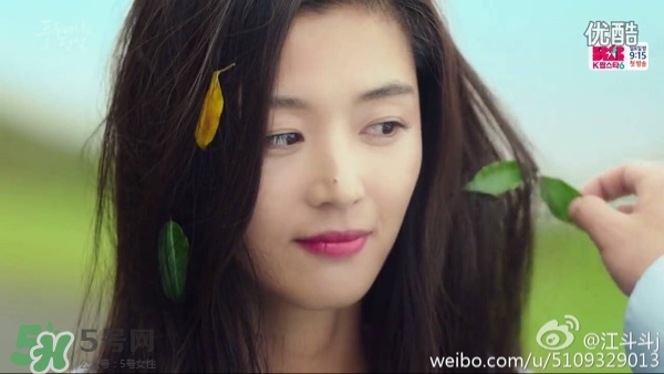 李溪芮的口紅什么顏色？李溪芮口紅色號試色