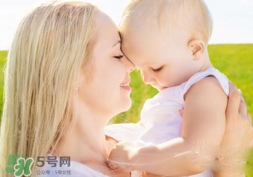 寶寶半歲添加什么輔食？寶寶半歲吃什么？