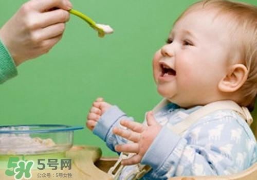 寶寶半歲添加什么輔食？寶寶半歲吃什么？