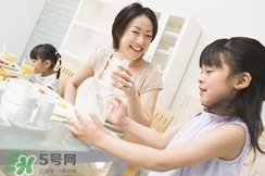 脫脂牛奶可以補鈣嗎?喝脫脂牛奶能補鈣嗎? 脫脂牛奶可以補鈣嗎?喝脫脂牛奶能補鈣嗎?