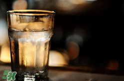 冬天喝涼水好嗎？冬天喝冷水還是熱水？